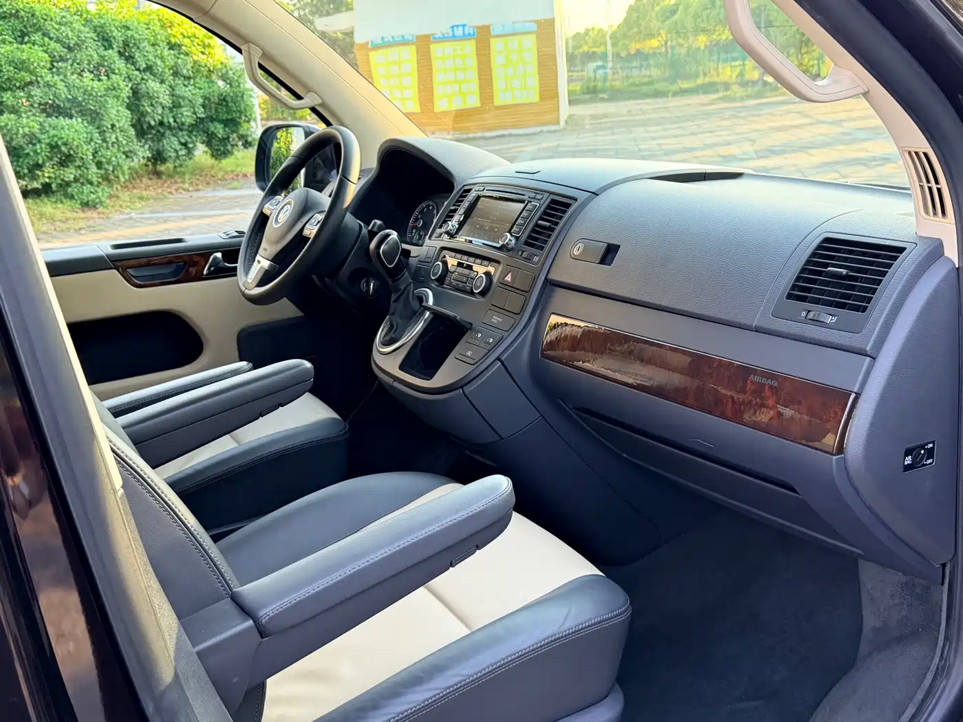 Volkswagen Multivan 2012 2.0TSI 4WD Premium фото 20