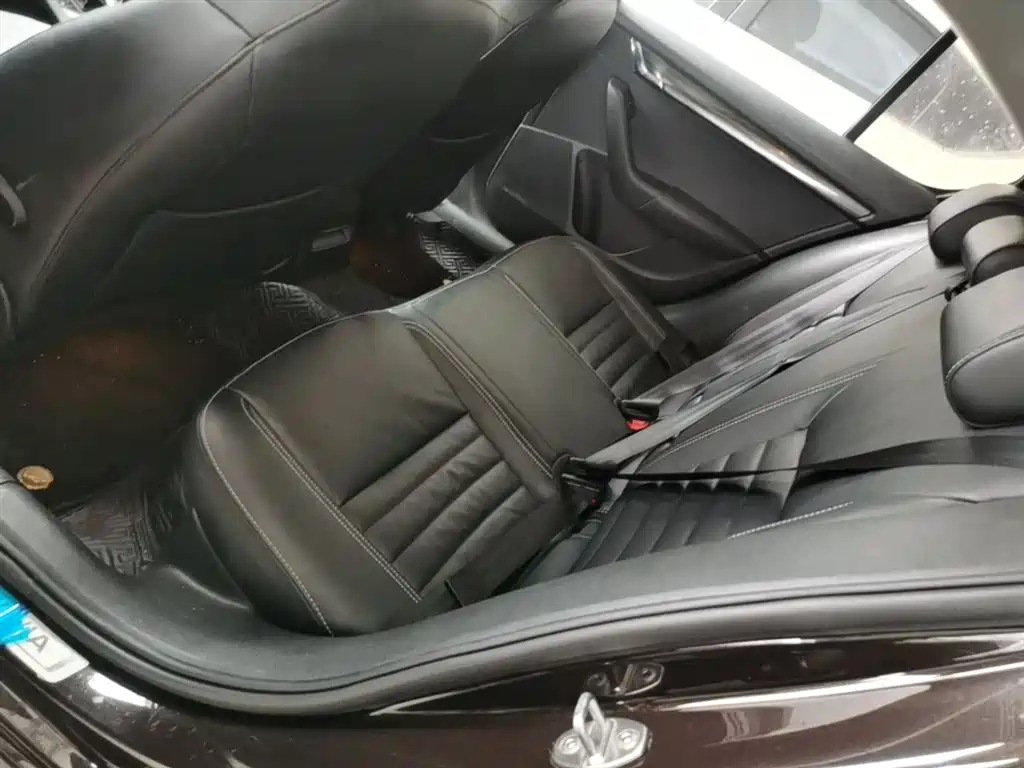 Škoda Octavia 2017 1.6L Automatic Smart Edition фото 17