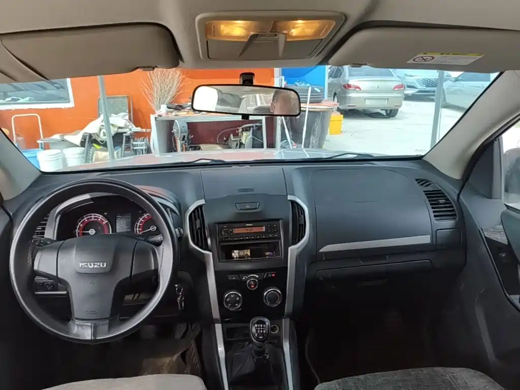 Isuzu Lingtuo 2019 2018 2.5T 2WD Base Model JE4D25Q5A