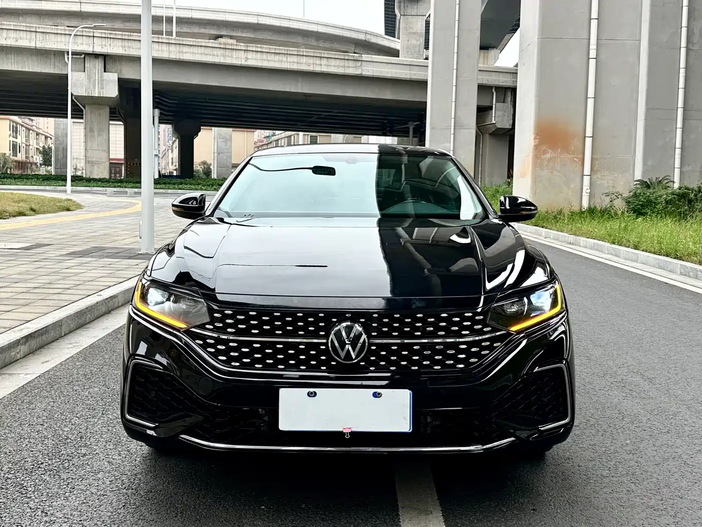 Volkswagen Passat 2022 330TSI Starlight Elite Edition фото 2