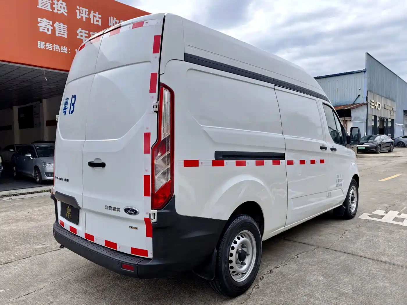 Ford Transit 2017 2017 2.0T Diesel Van Medium Wheelbase Medium Roof China V