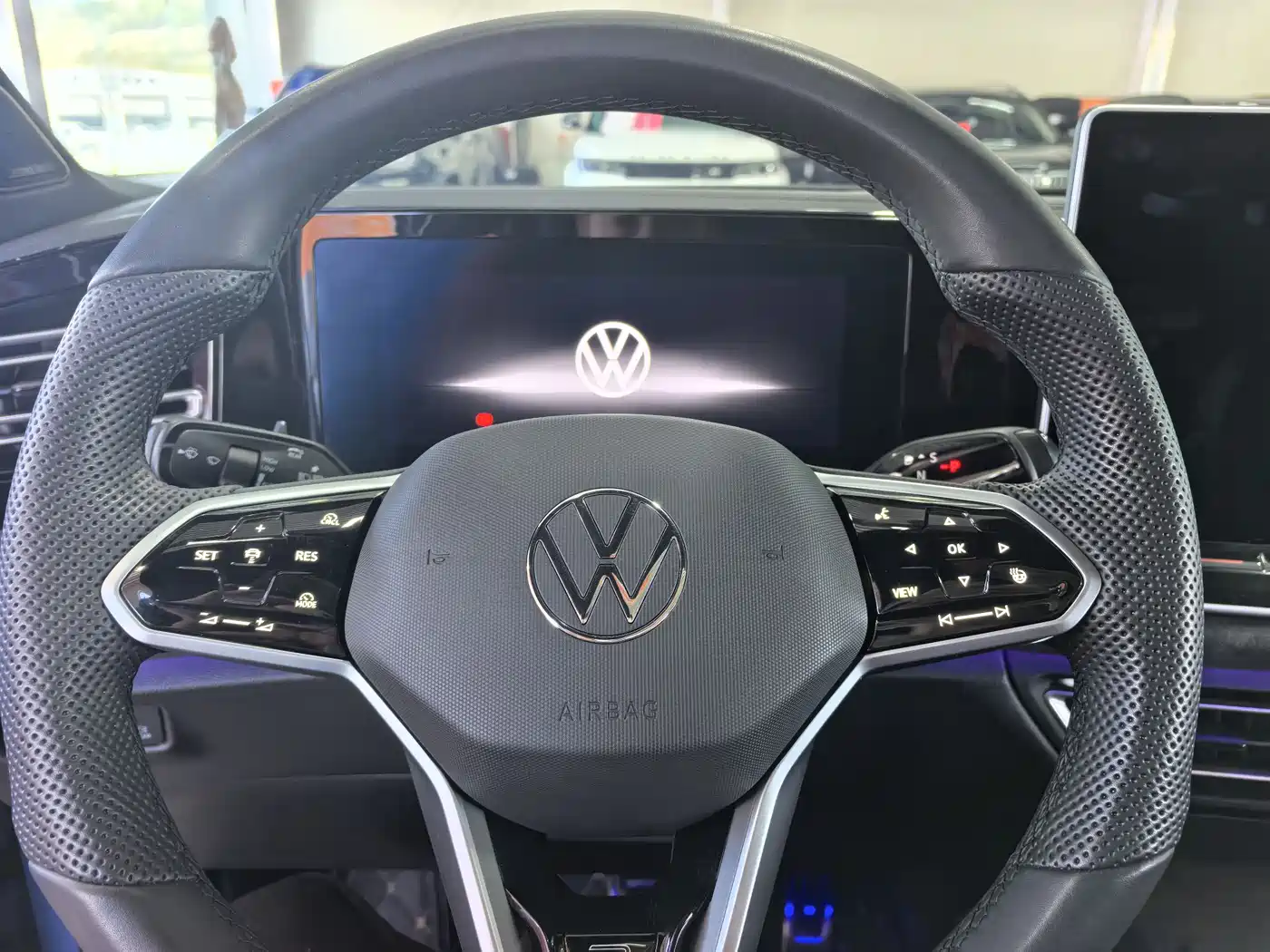 Volkswagen Tiguan L 2024 PRO 380TSI 4WD R-Line Premium Edition фото 8