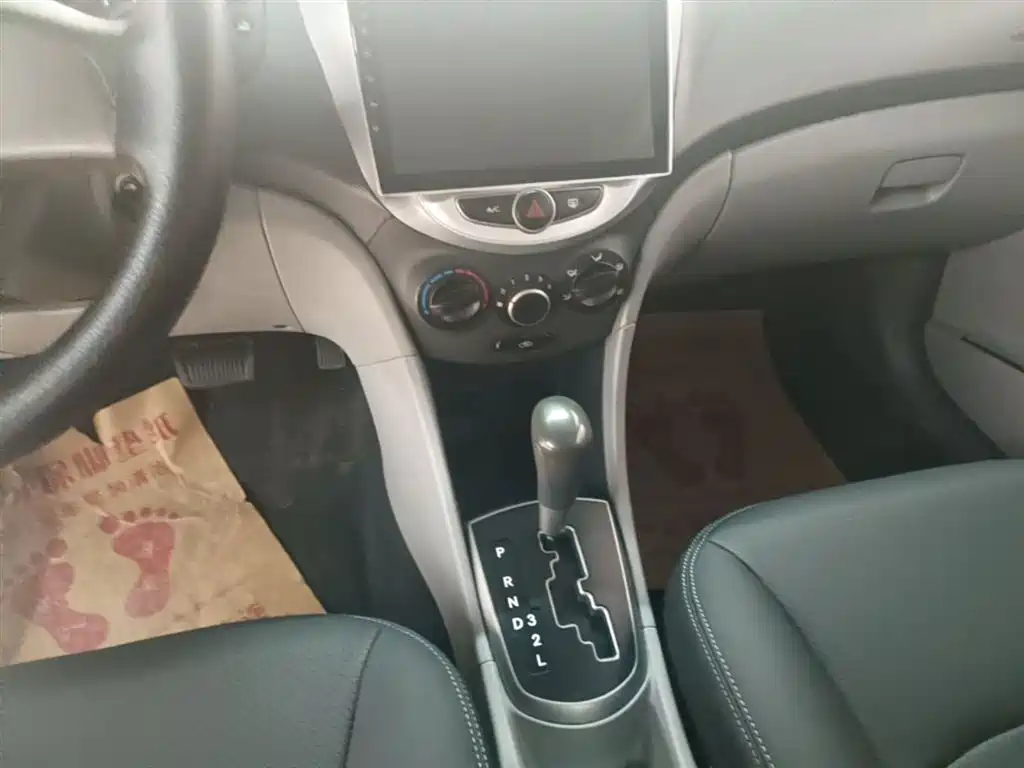 Hyundai Verna 2014 1.4L Automatic Smart GLS фото 14