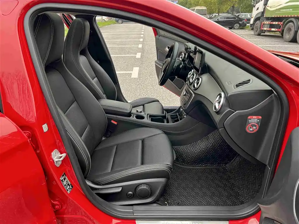Mercedes-Benz GLA 2016 GLA 200 Dynamic фото 15