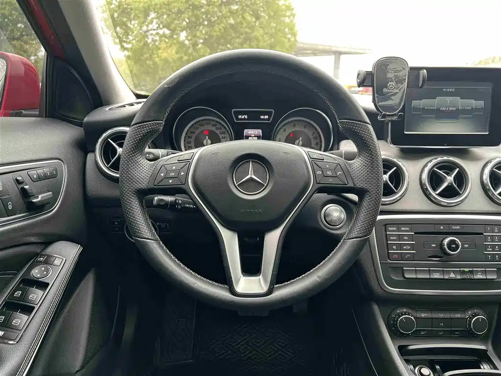 Mercedes-Benz GLA 2016 GLA 200 Dynamic фото 18