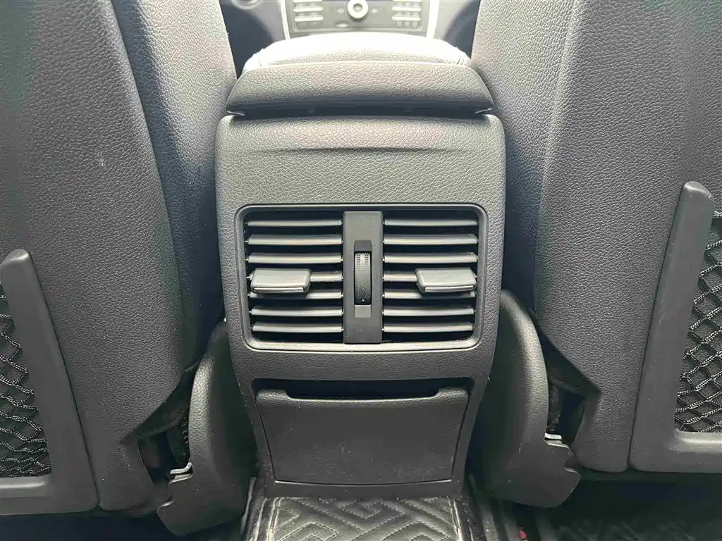 Mercedes-Benz GLA 2016 GLA 200 Dynamic фото 25