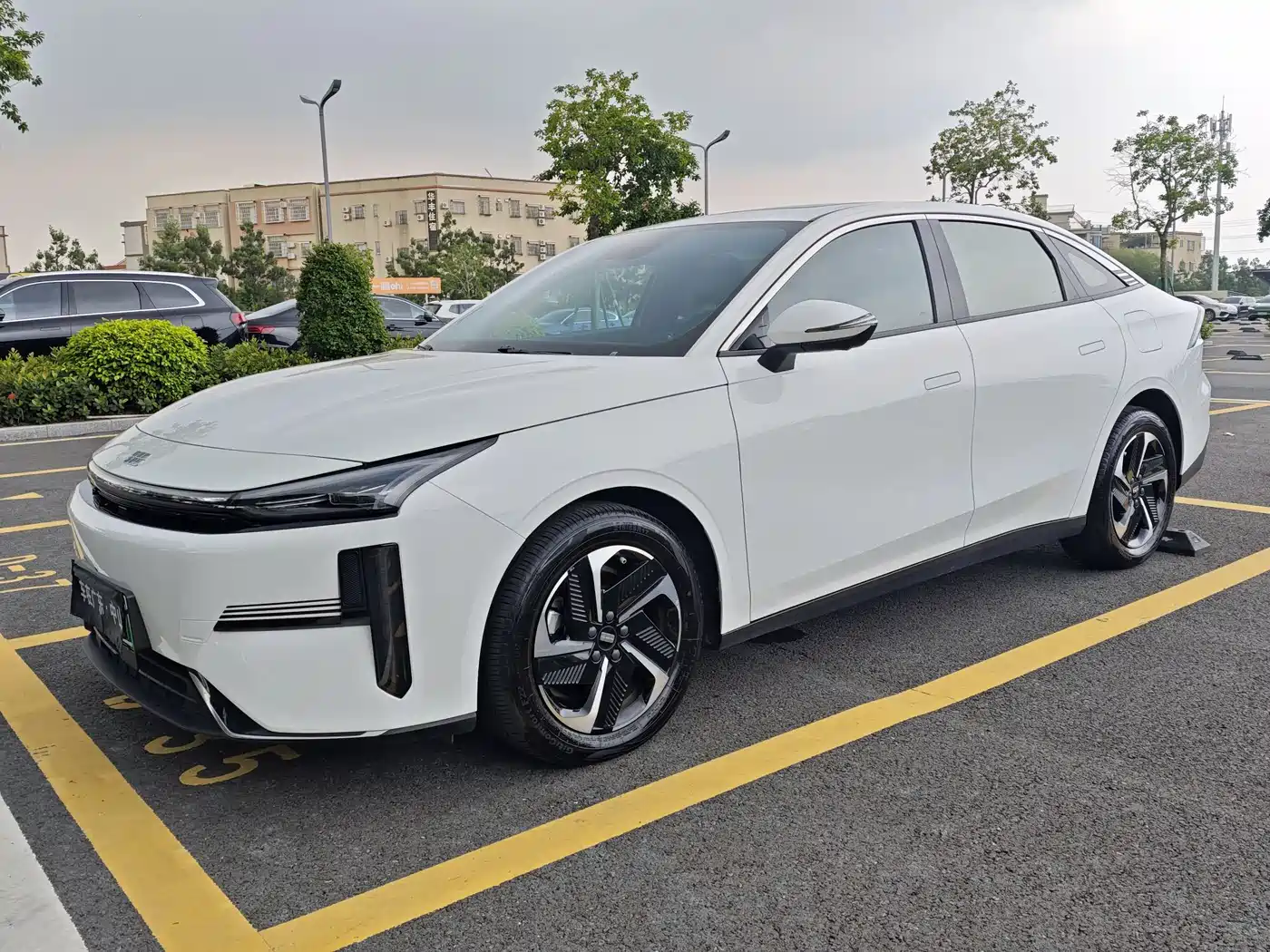 Geely Galaxy Galaxy L6 2024 60km PLUS Soaring Dragon Edition