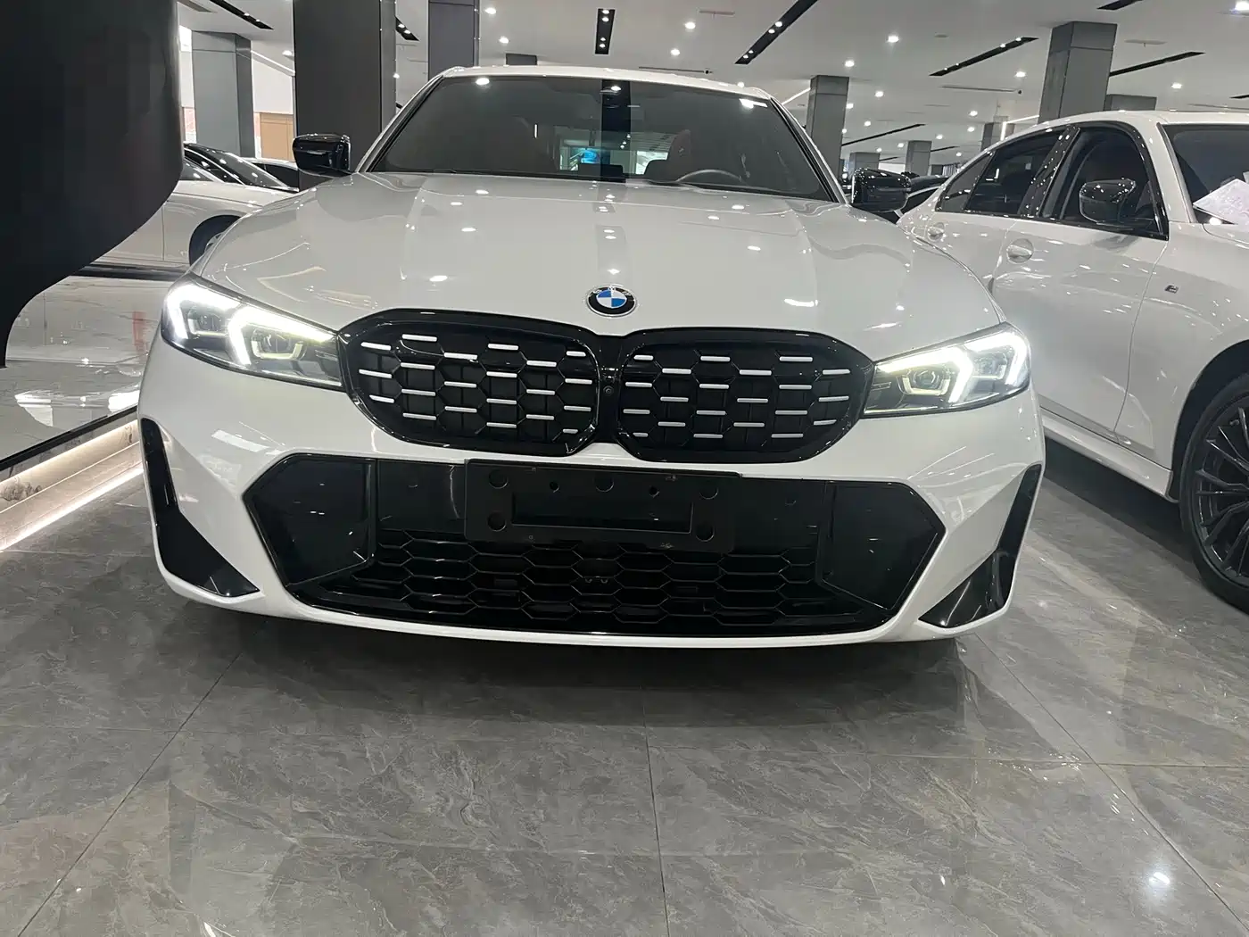 Photo 2 - BMW 3 Series