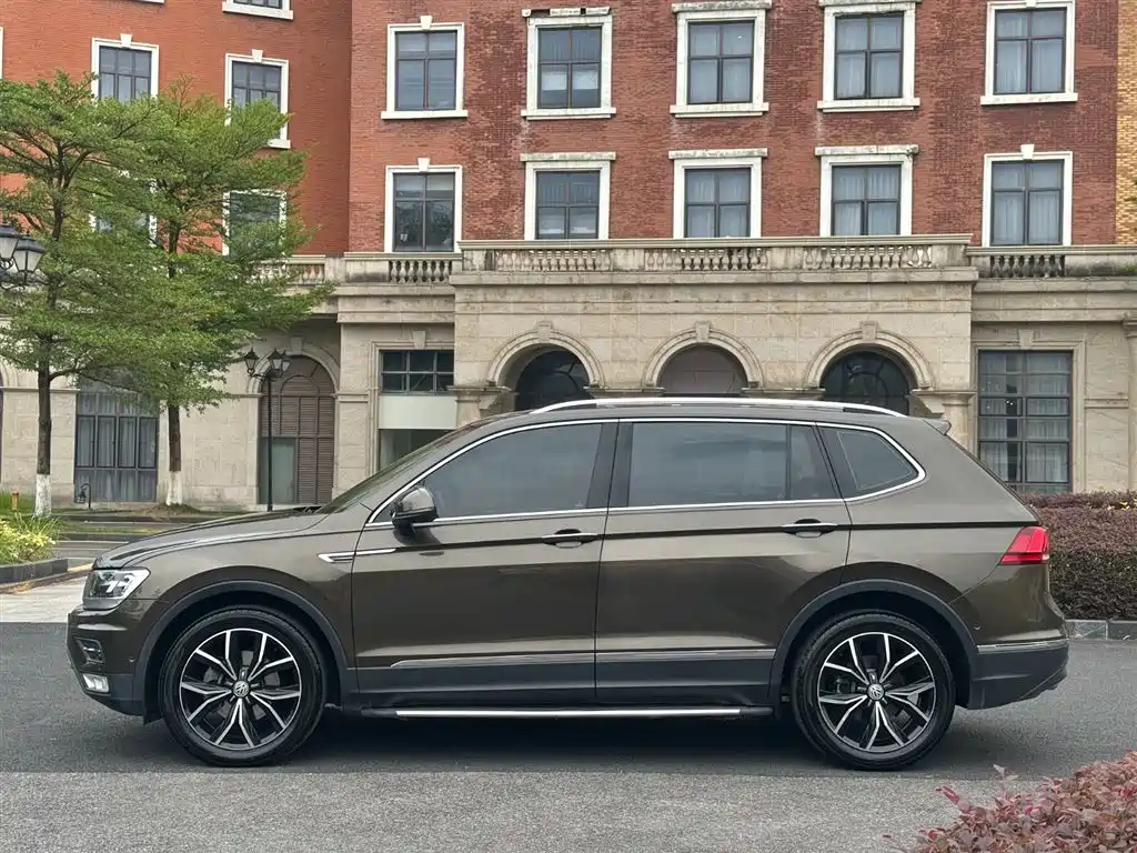 Volkswagen Tiguan L 2019 330TSI Automatic 2WD Smart Luxury Edition China VI фото 12