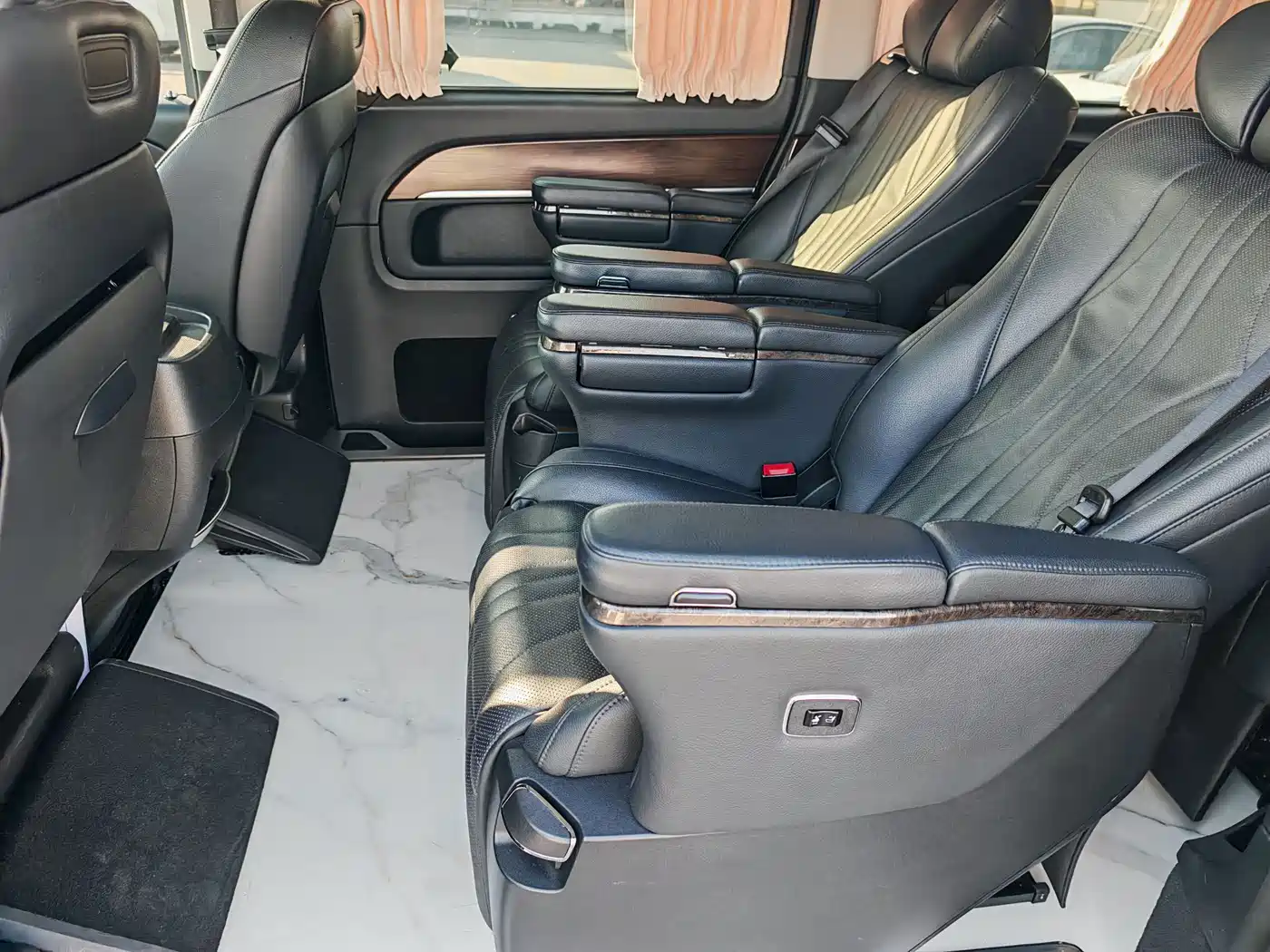 Mercedes-Benz V-Class 2021 V 260 Pilot Edition фото 22