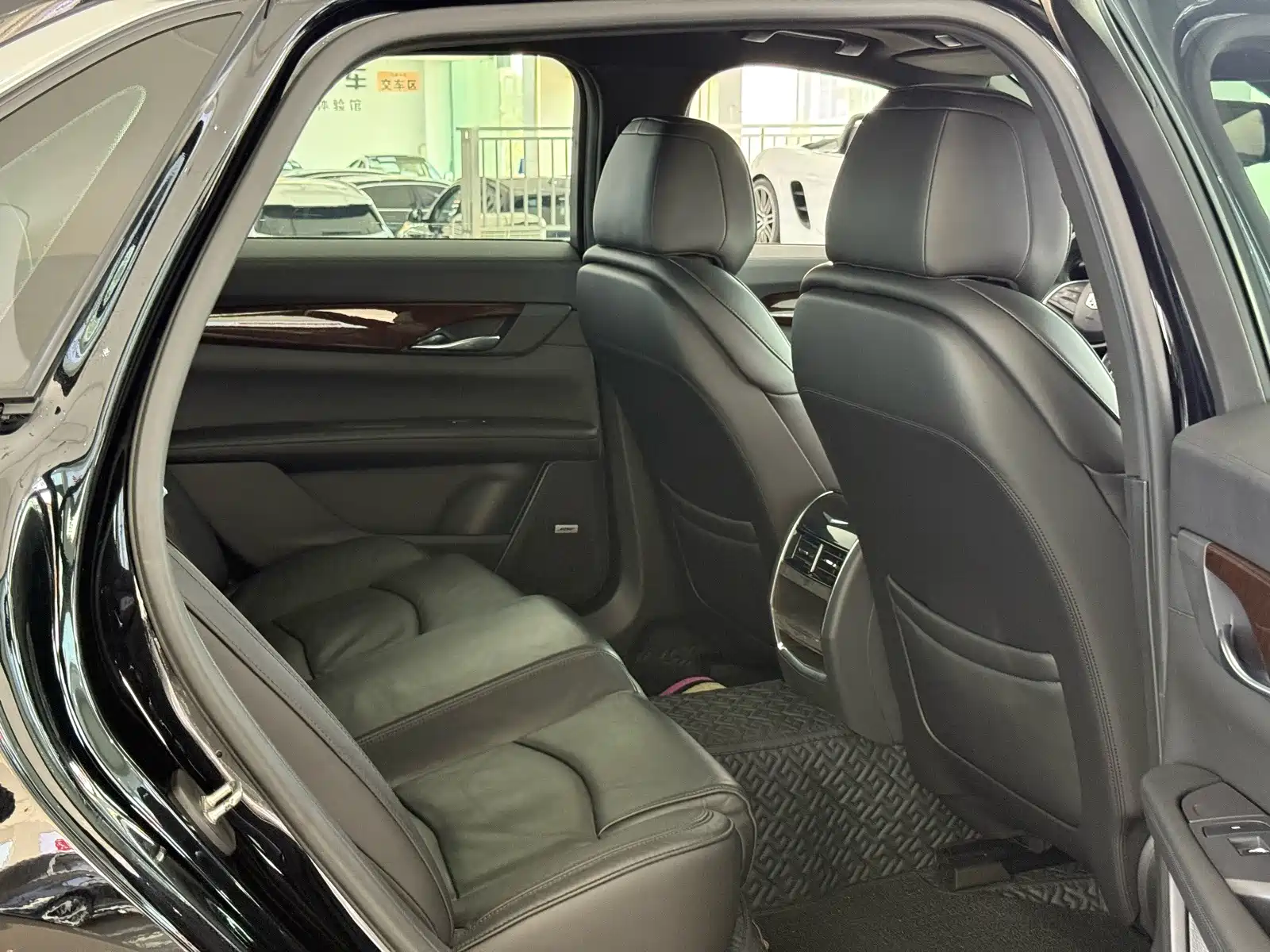 Фото 16 - Cadillac CT6