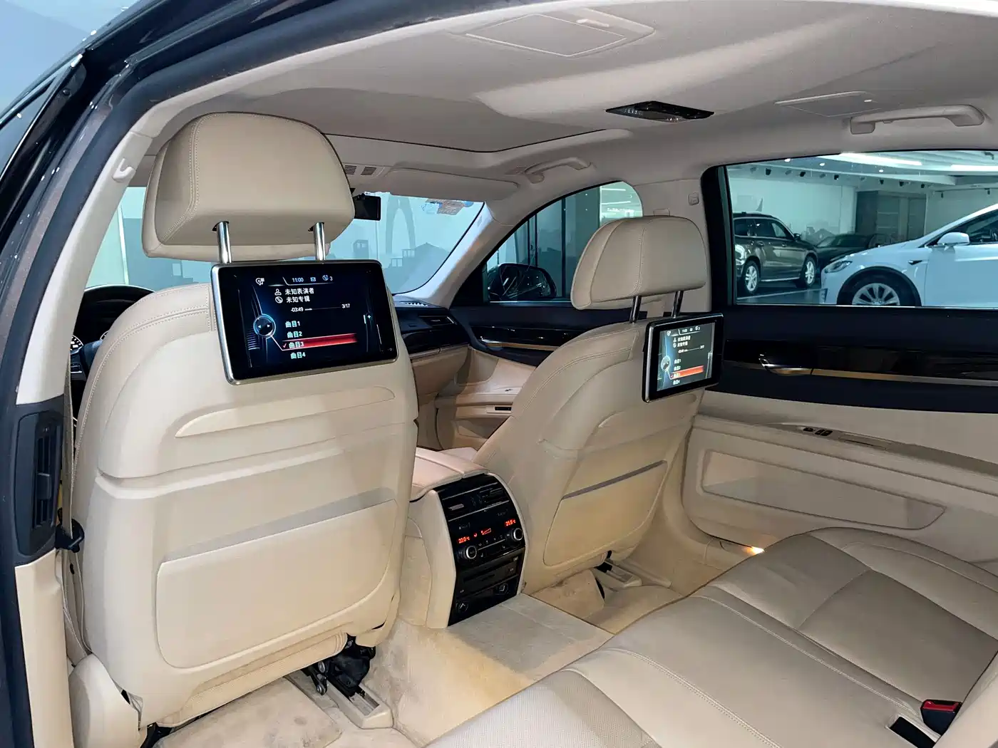 BMW 7 Series 2013 Model 740Li Leading фото 13