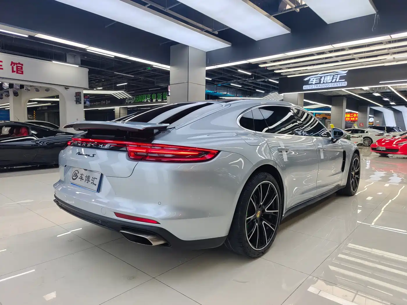 Porsche Panamera 2017 Panamera Executive Long Wheelbase 3.0T фото 6