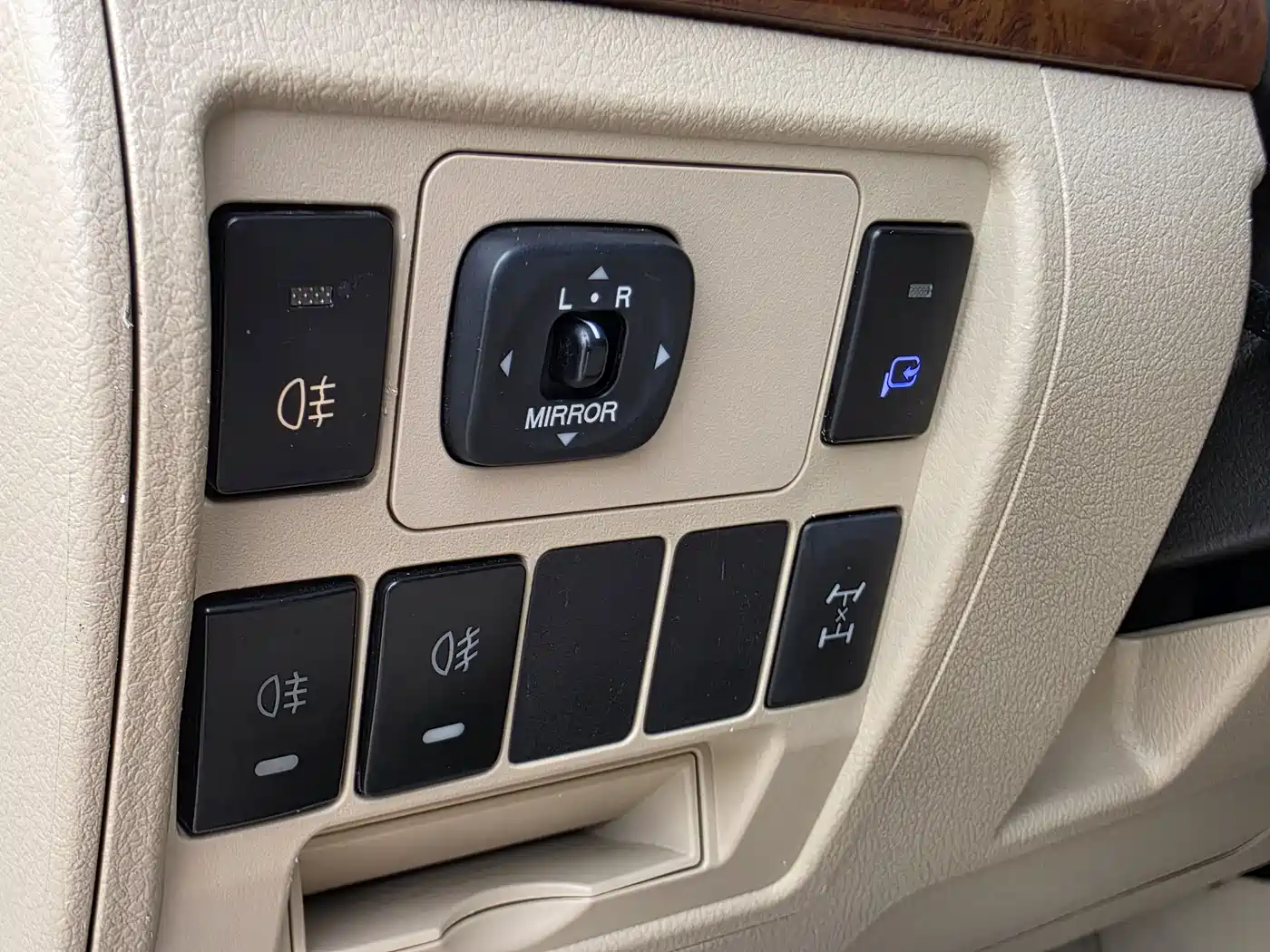 Toyota Land Cruiser (Import) 2015 4.0L V6 Middle East Limited Edition фото 10