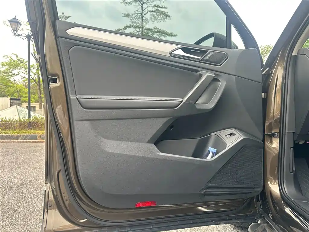 Volkswagen Tiguan L 2019 330TSI Automatic 2WD Smart Luxury Edition China VI фото 4