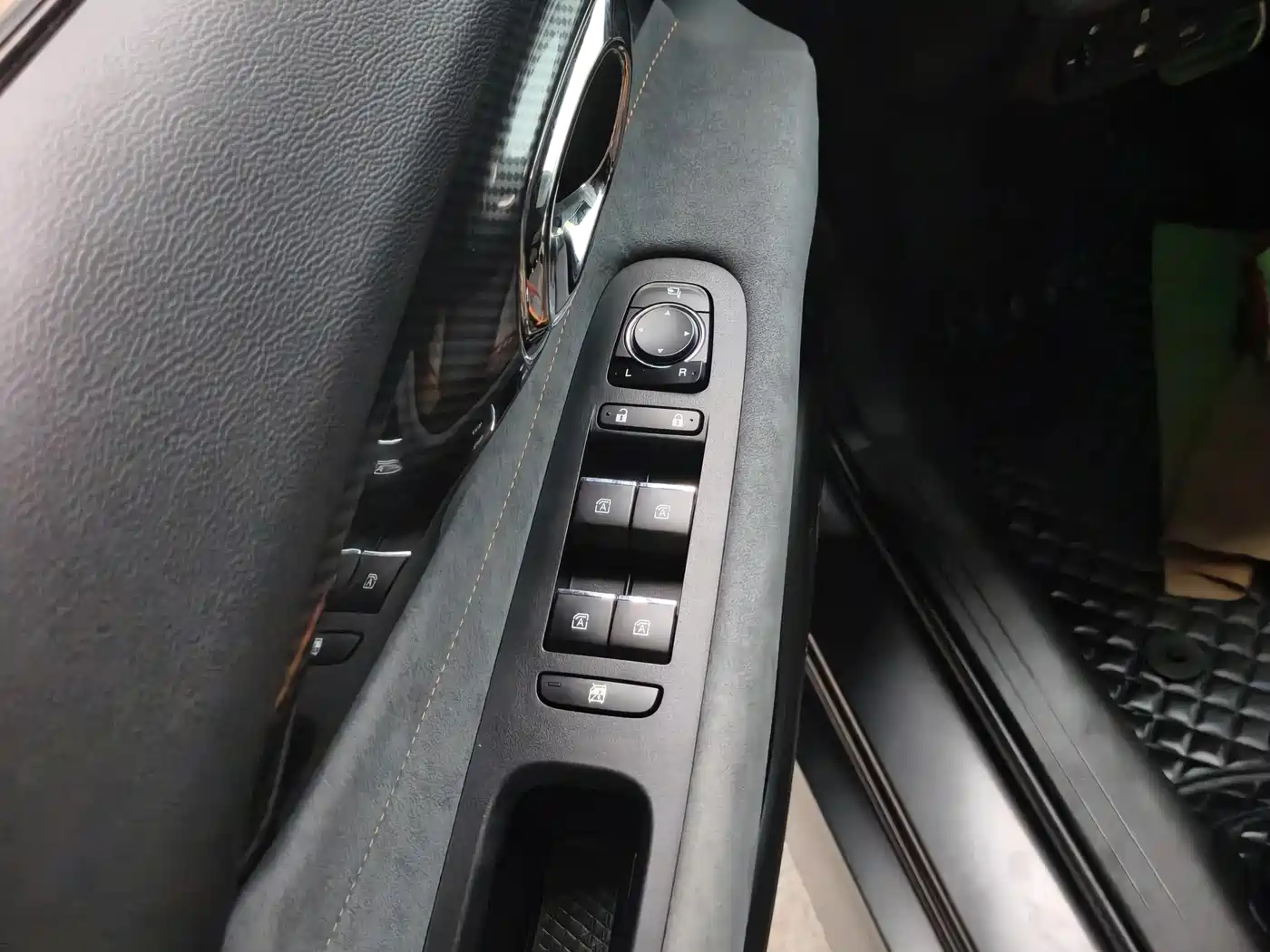 GAC Trumpchi Trumpchi Emkoo 2022 270T DCT J16 R-style Track Edition фото 12
