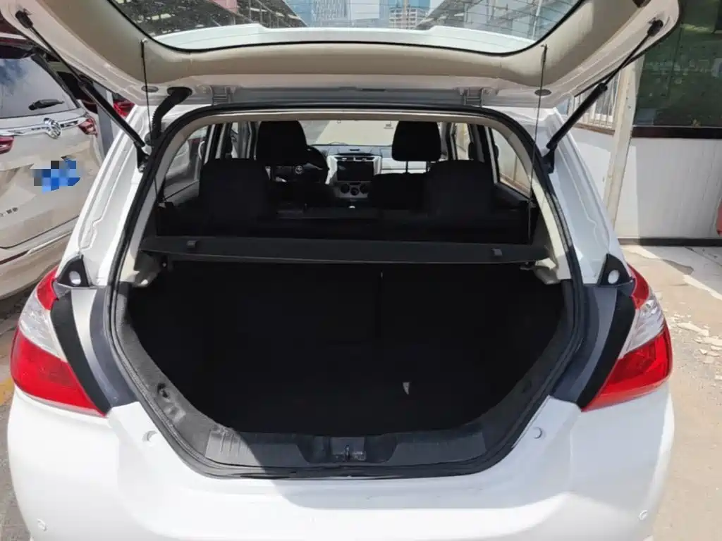 Venucia R50 2017 2015 1.6L Automatic Fashion Edition