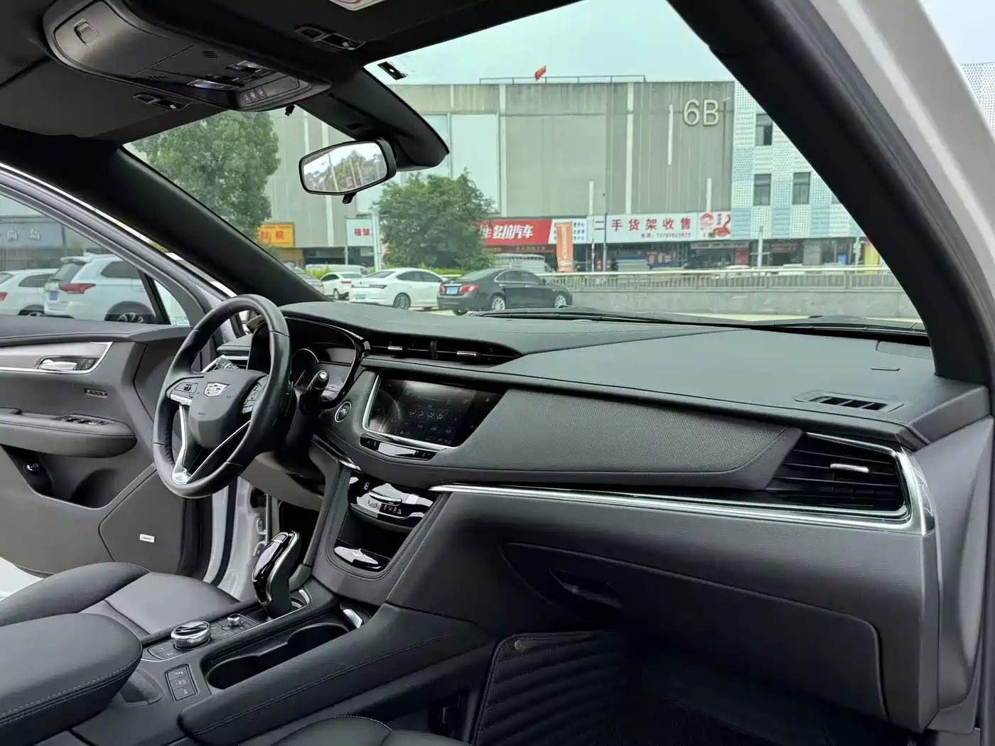 Photo 32 - Cadillac XT6