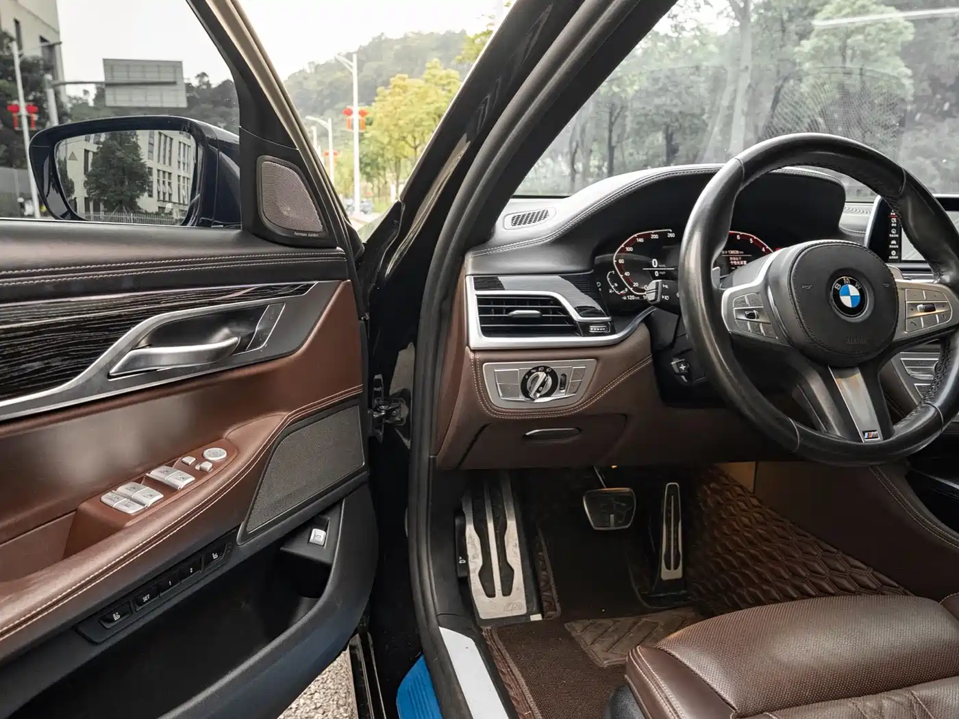 BMW 7 Series 2019 740Li Exclusive M Sport Package фото 15