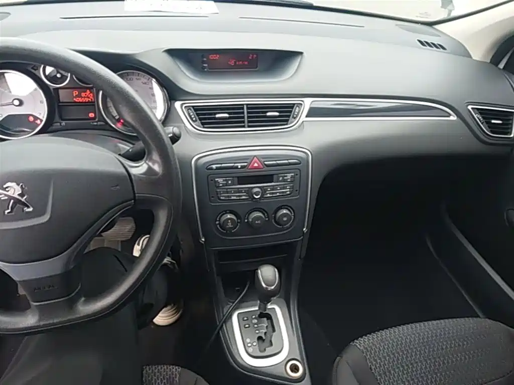Peugeot 308 2014 Model Joy Edition Classic 1.6L Automatic Superior Style фото 10