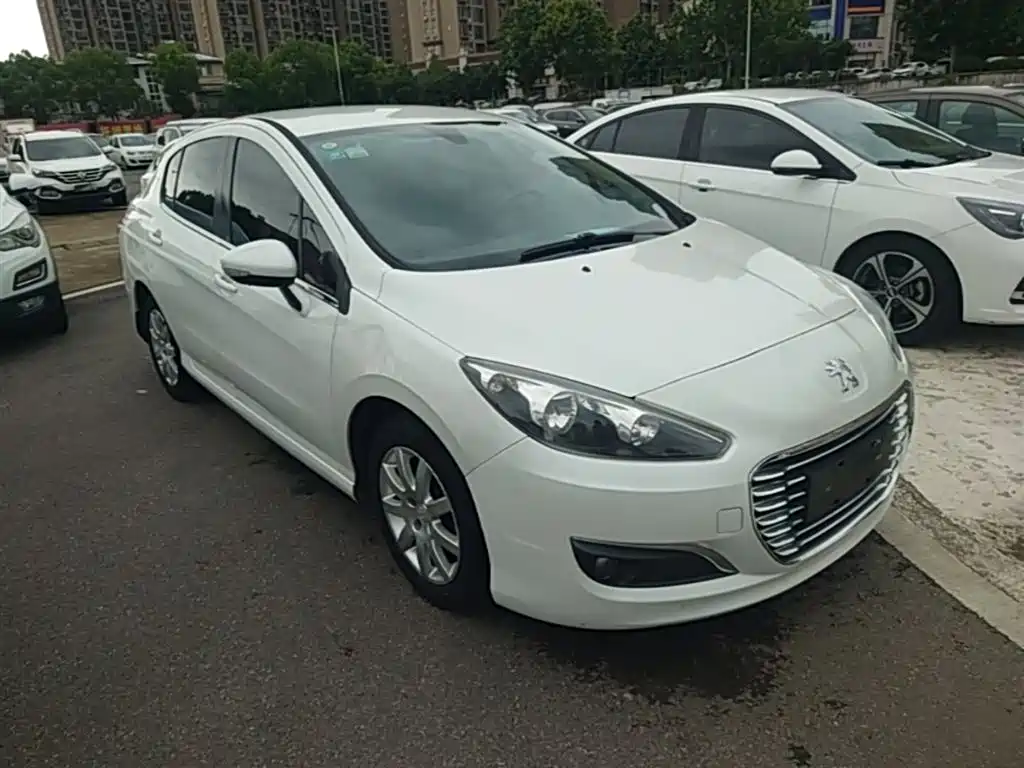 Peugeot 308 2014 Model Joy Edition Classic 1.6L Automatic Superior Style фото 4