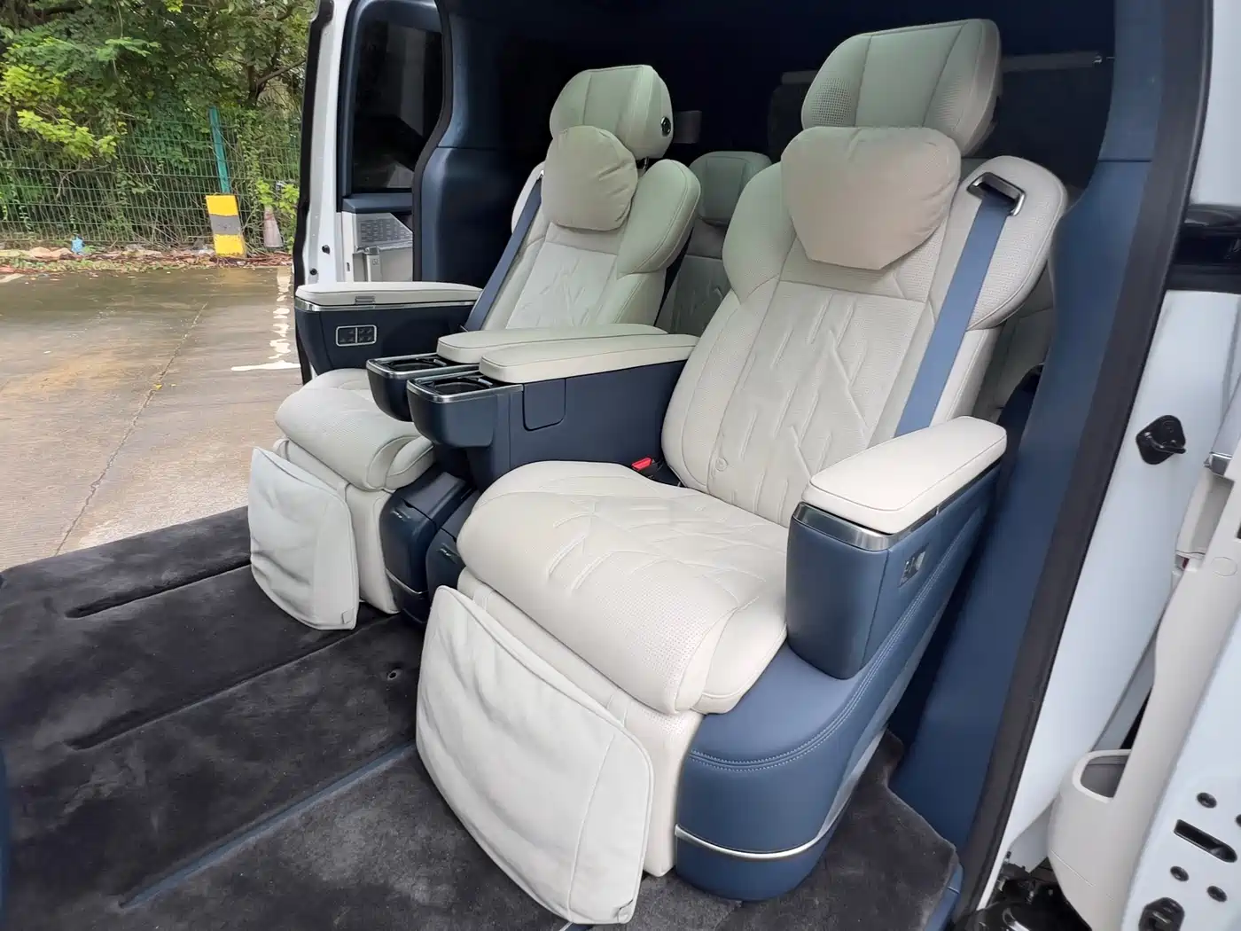 ZEEKR 009 2026 2024 6-seat Executive AWD 108kWh