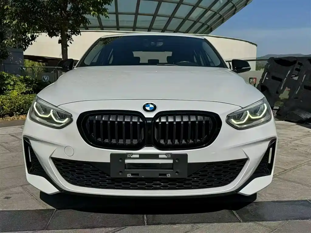 BMW 1 Series 2021 120i M Sport Shadow Edition фото 6