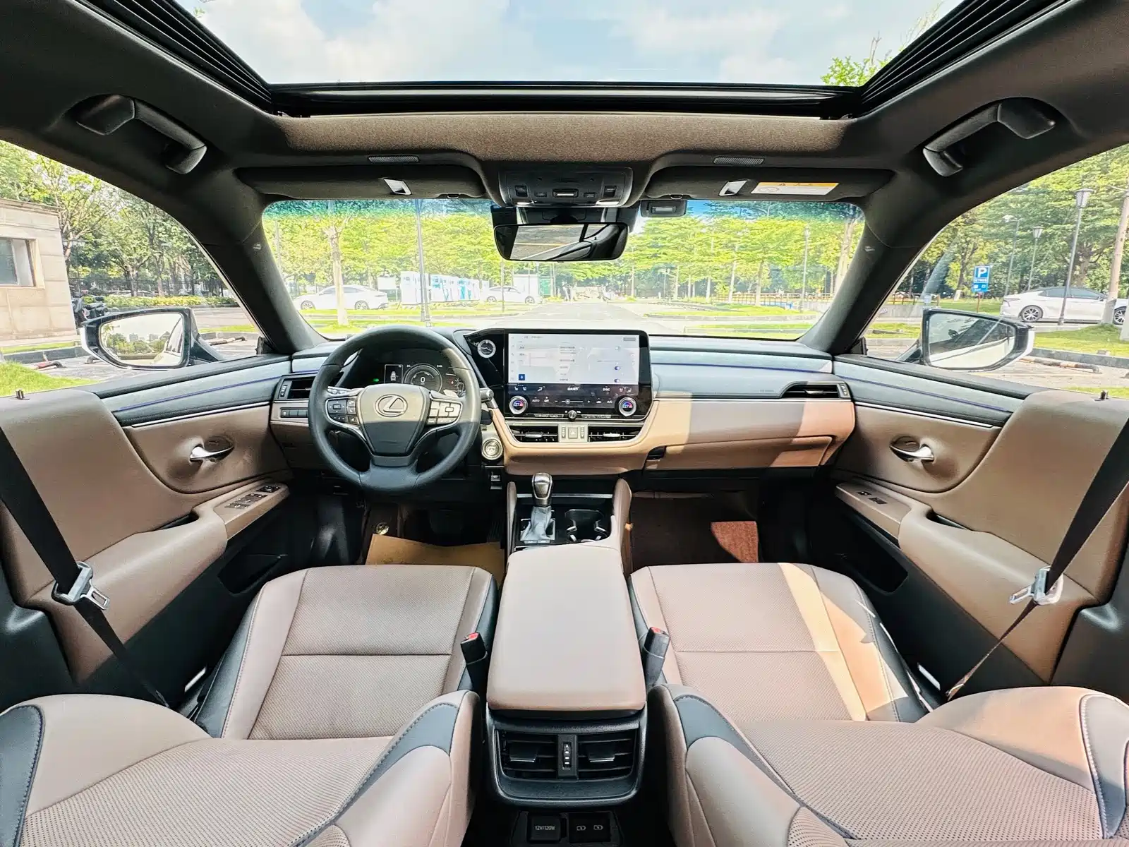 Фото 22 - Lexus ES