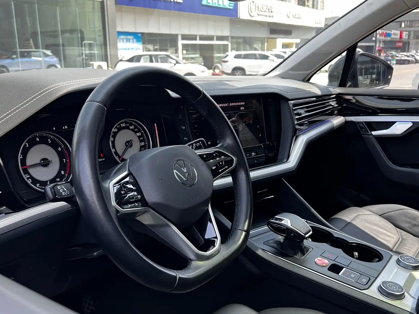 VOLKSWAGEN TOUAREG