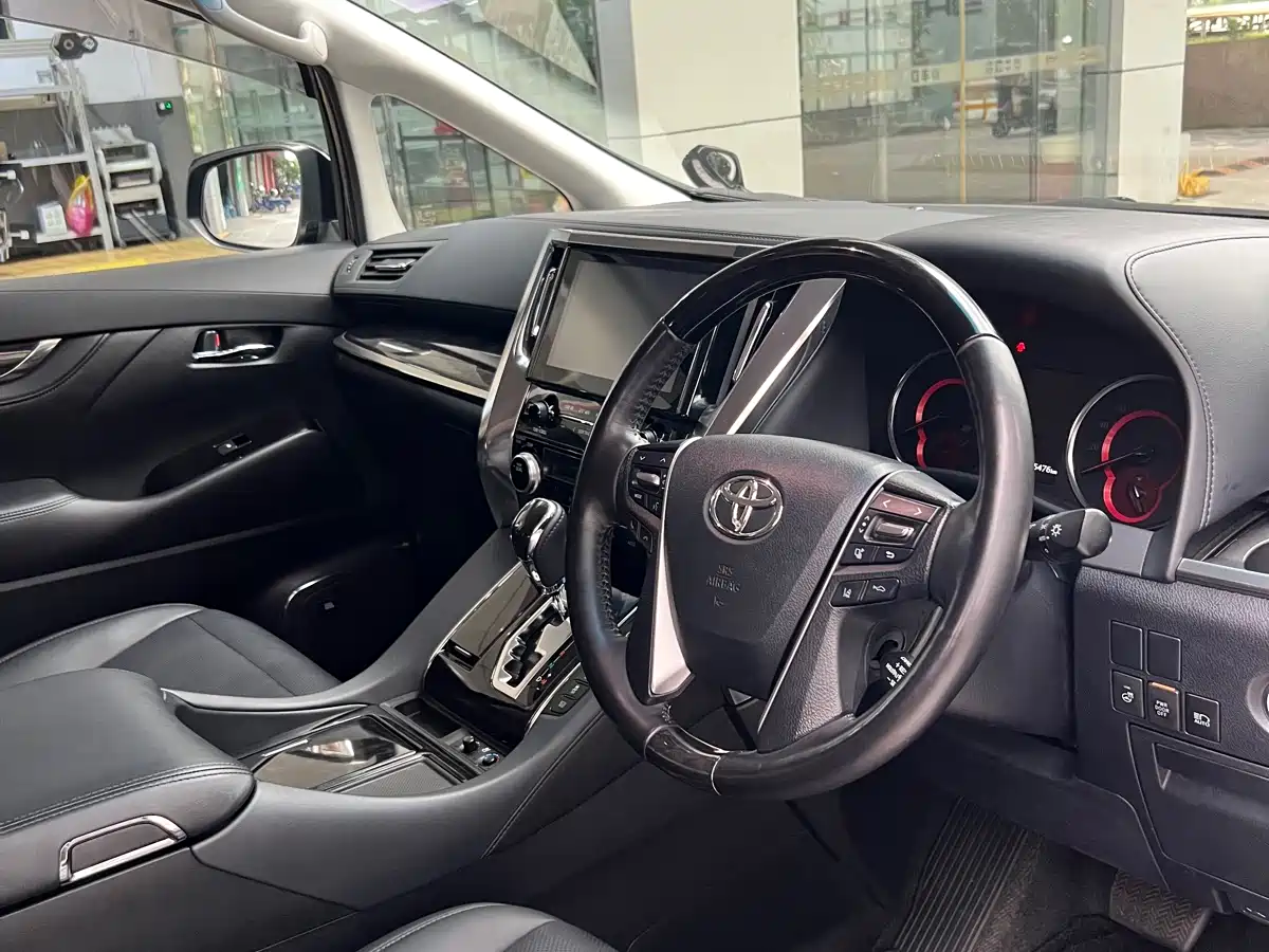 Toyota Vellfire фото 11