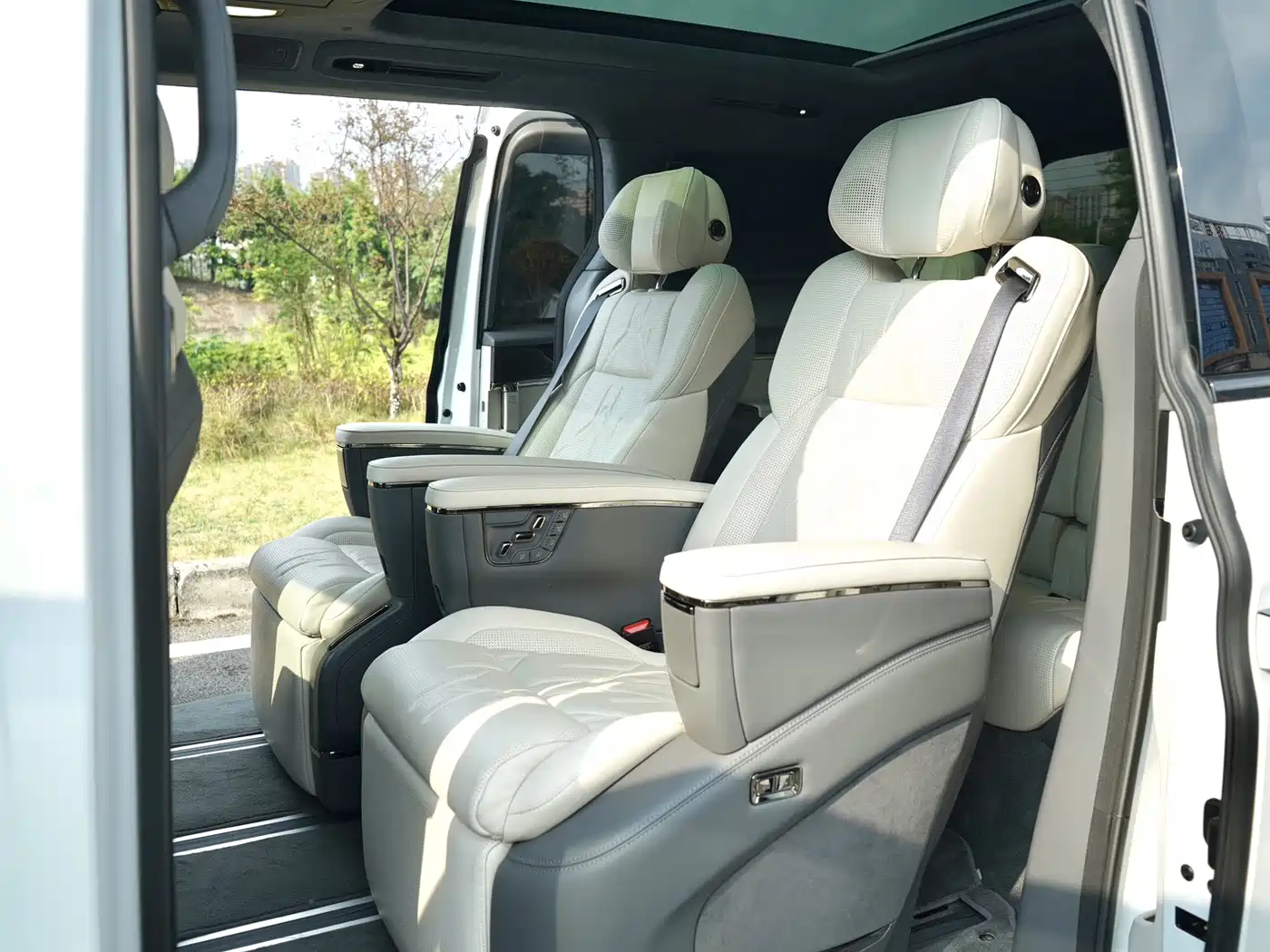 ZEEKR 009 2025 2024 7-Seat Aisle AWD Version 108kWh
