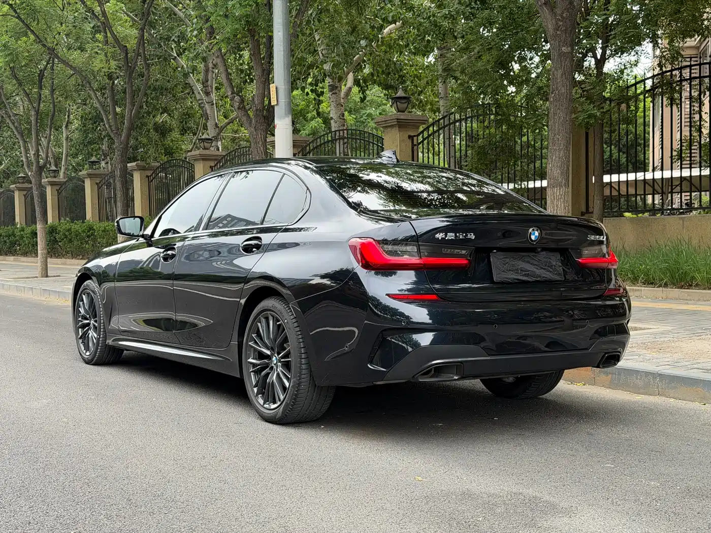 BMW 3 Series 2022 325Li M Sport Shadow Edition фото 5