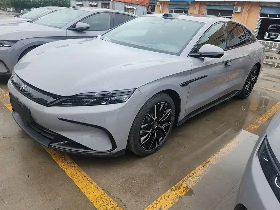 BYD Han 2025 DM-i Smart Driving Edition 125KM Honor