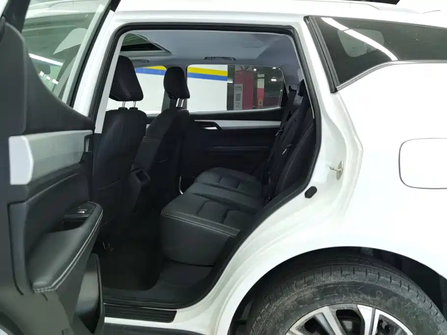 Photo 11 - Geely Emgrand X6
