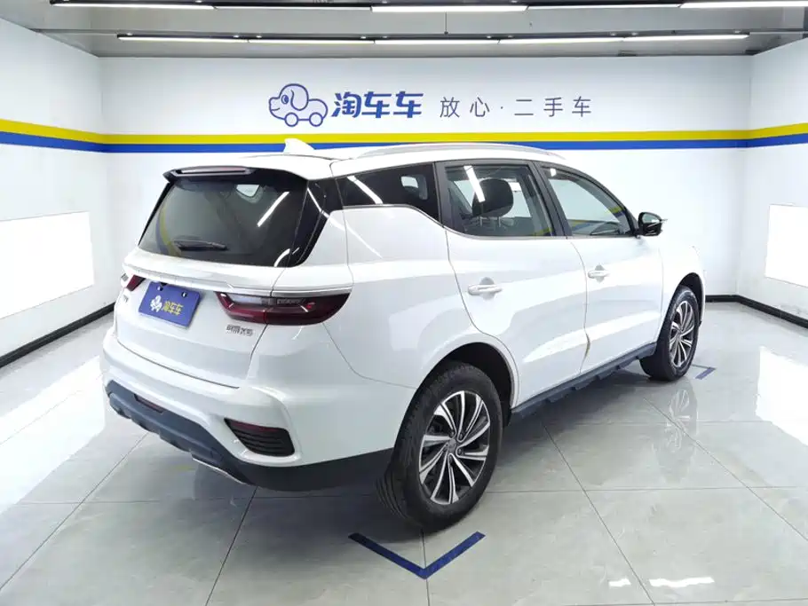 Photo 3 - Geely Emgrand X6