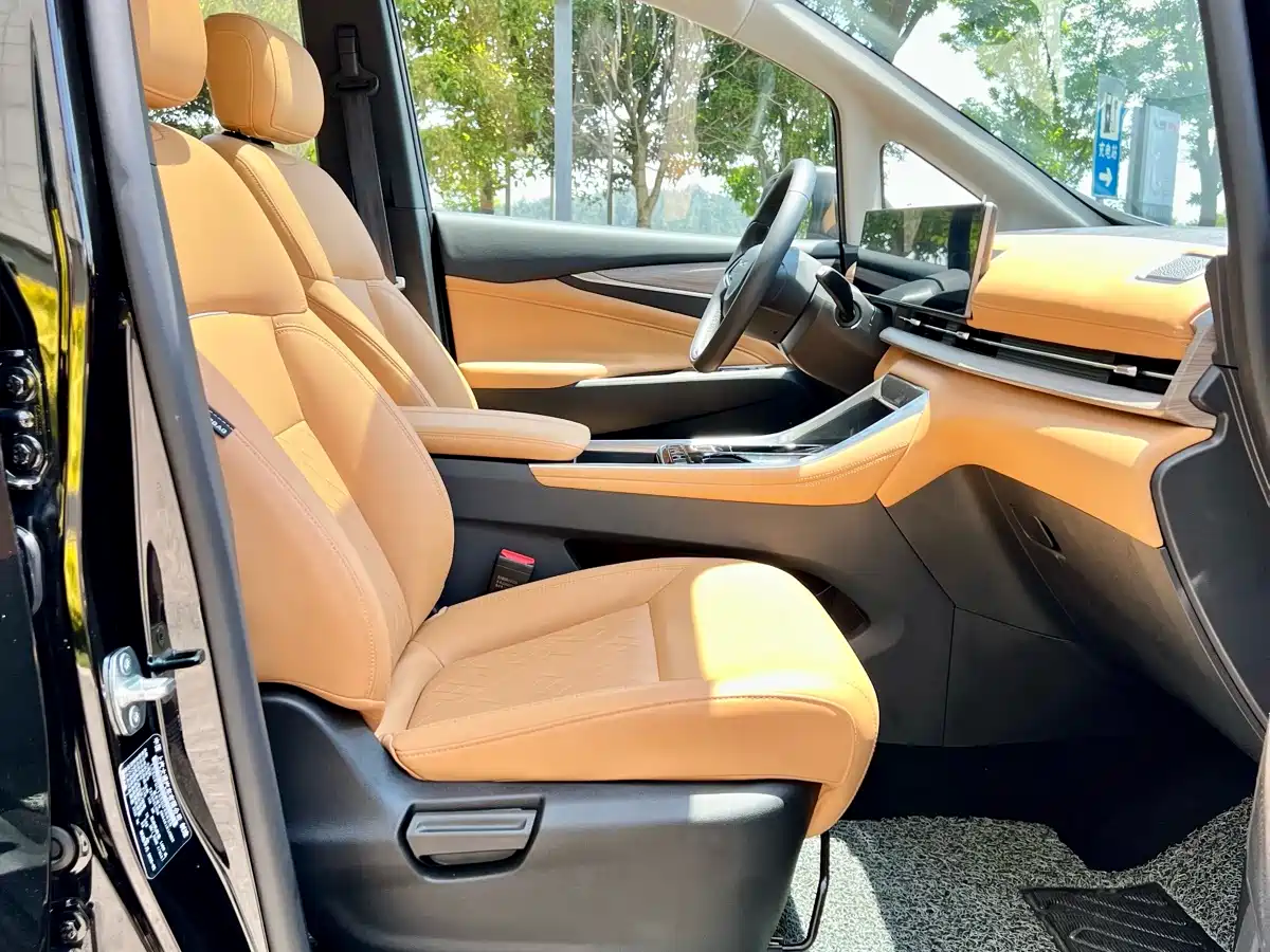 SAIC Maxus Maxus G50 PHEV 2025 Facelift Navigator Edition фото 8
