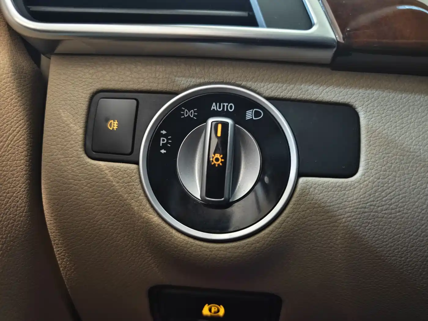 Mercedes-Benz M-Class 2012 Model ML 350 Luxury фото 8