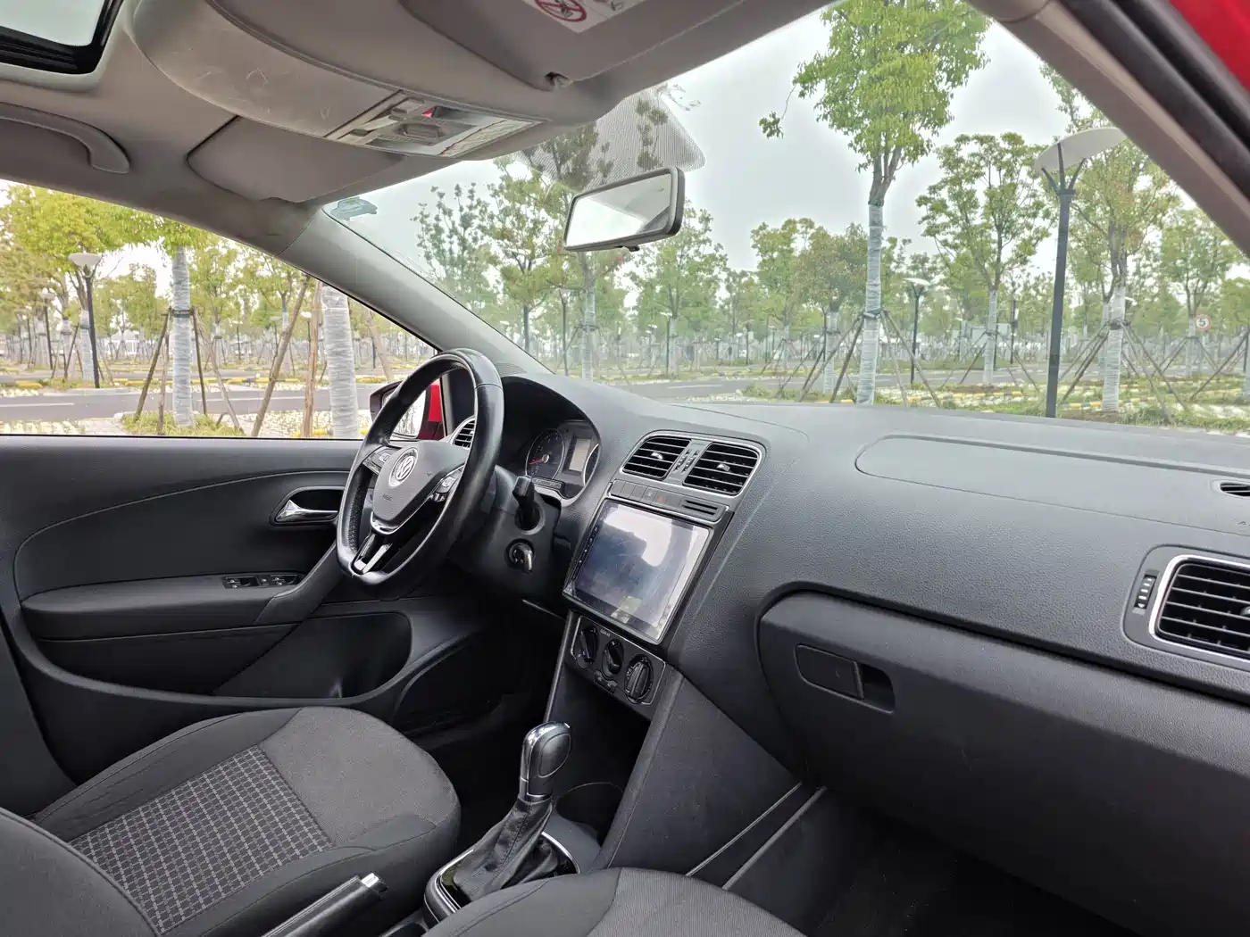 Volkswagen Polo 2016 1.6L Automatic Comfort фото 19