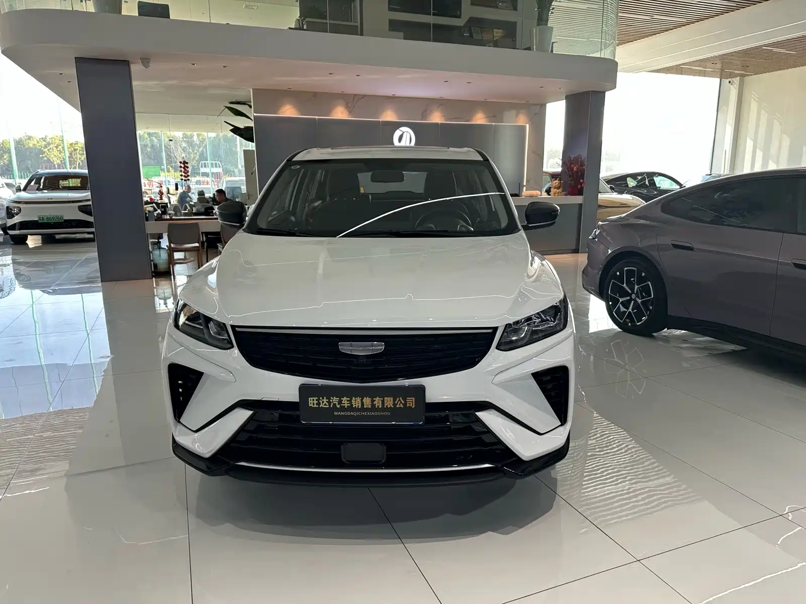Фото 2 - Geely Coolray