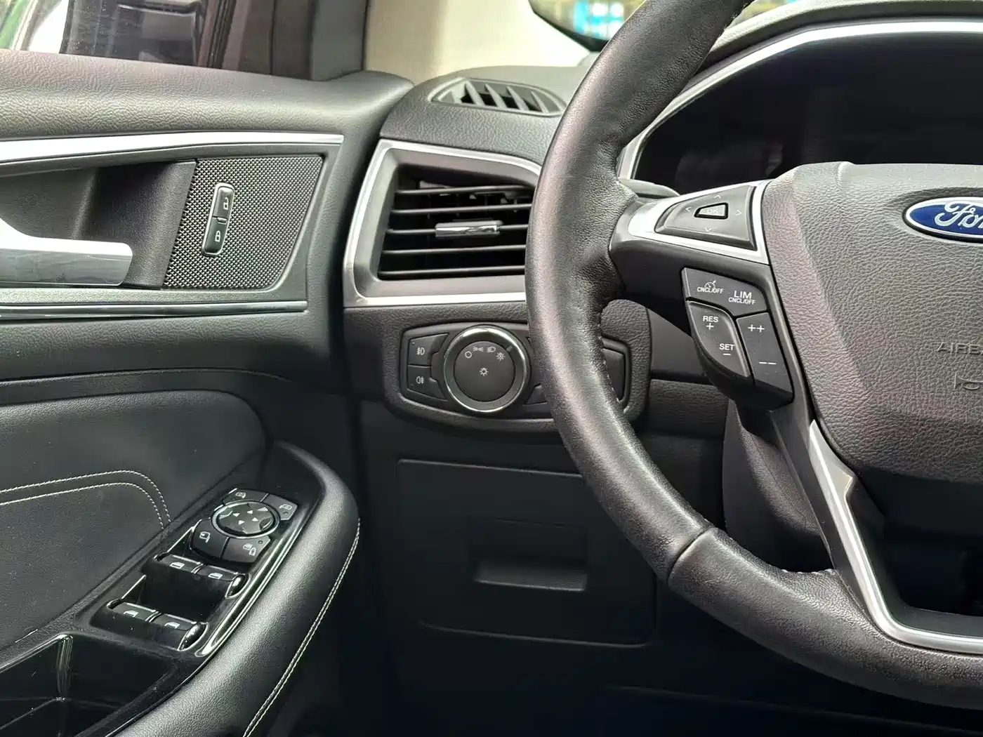 Ford Edge 2017 2016 EcoBoost 245 4WD Luxury 7-Seater