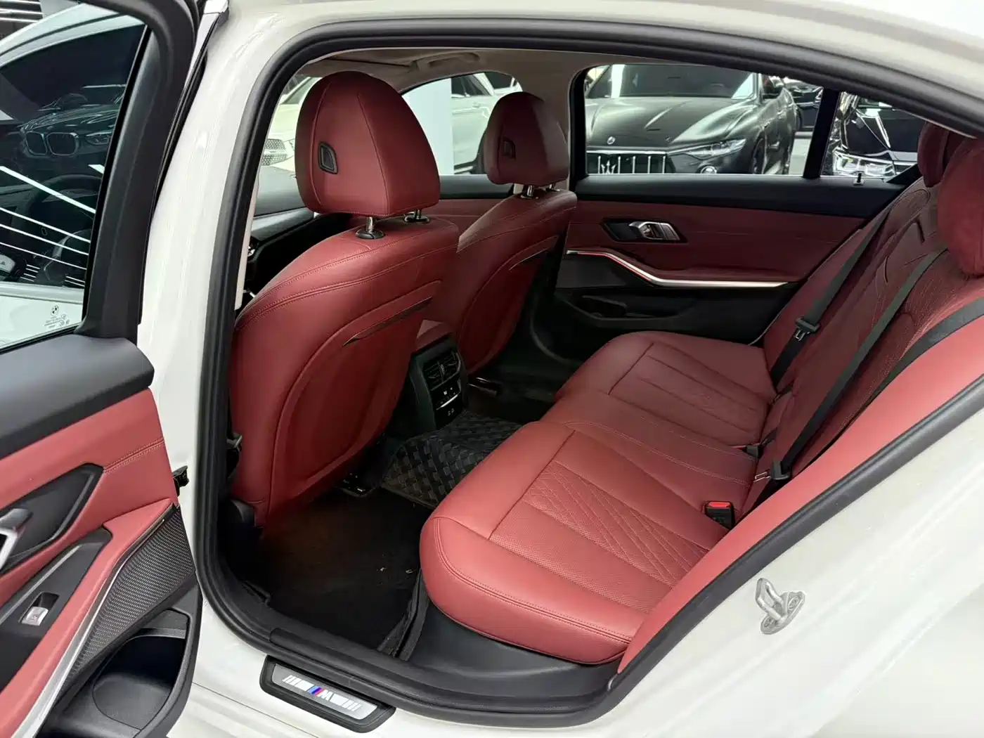 BMW 3 Series 2026 325Li M Sport Package фото 7