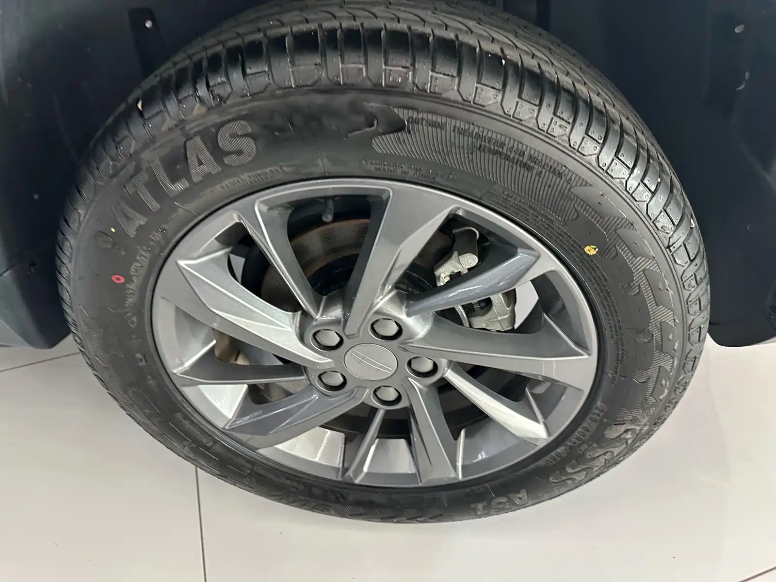 Фото 8 - Geely Coolray