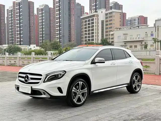 MERCEDES-BENZ GLA