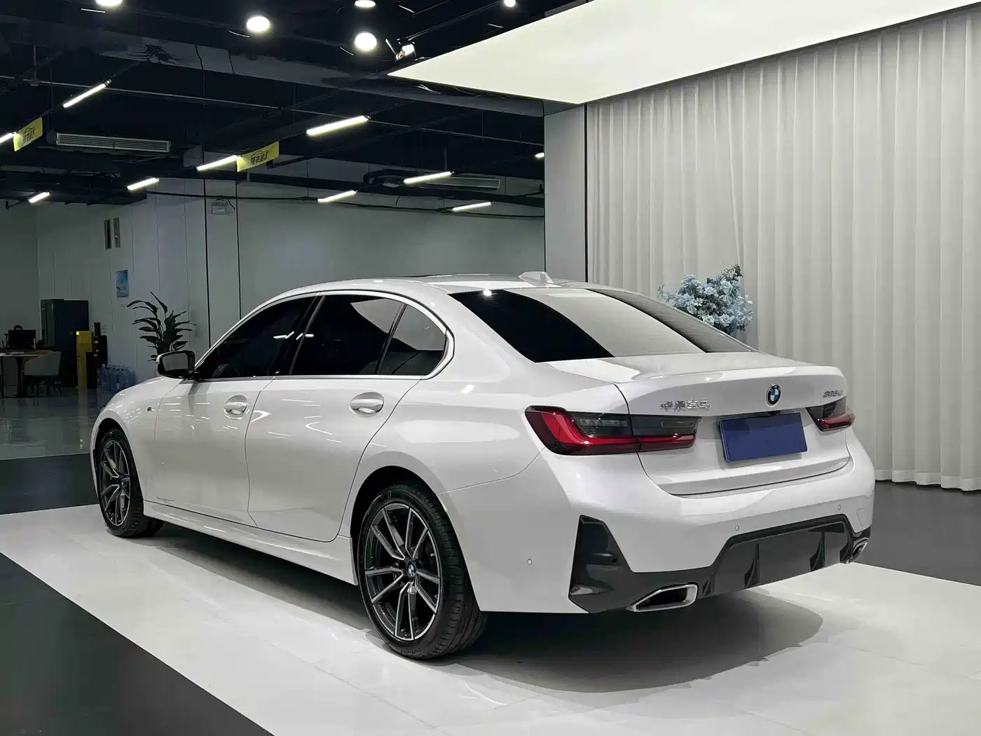 BMW 3 Series 2024 325Li M Sport Package фото 9