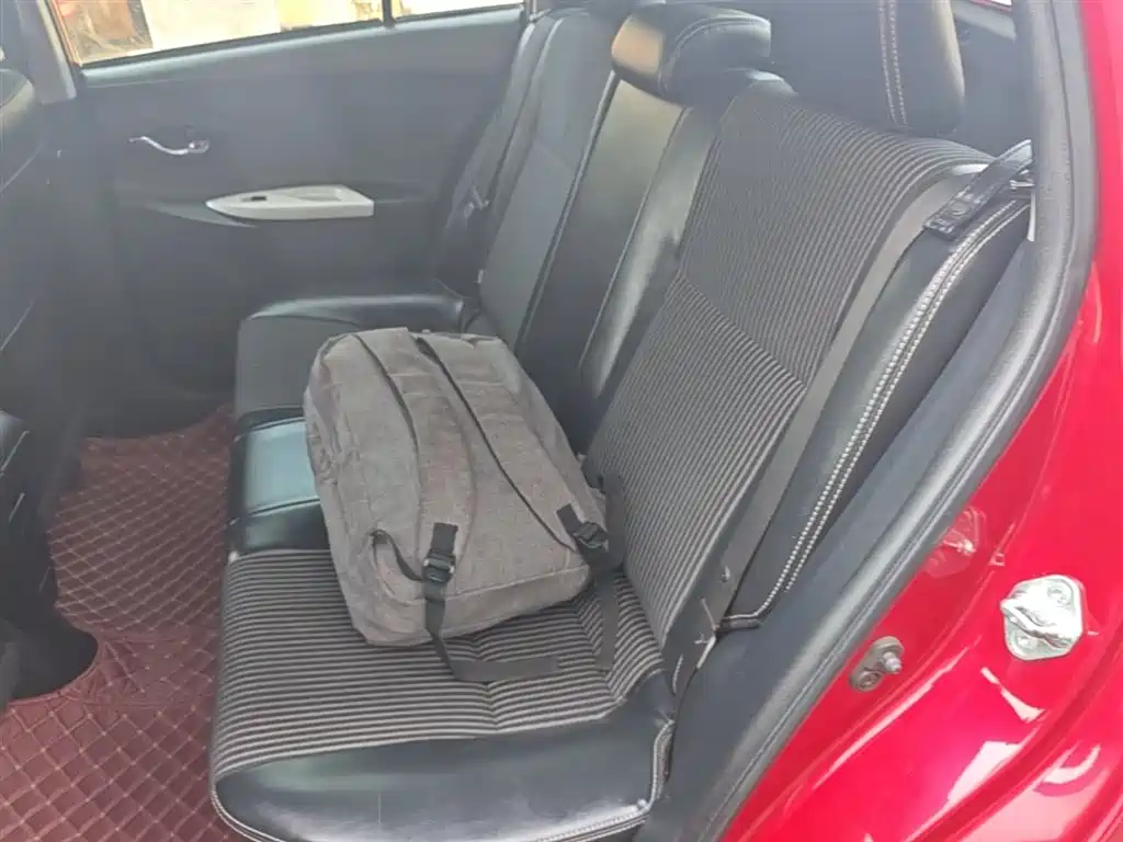 Toyota YARiS L Zhi Xuan 2015 1.5G Auto Sunroof Special Edition фото 13