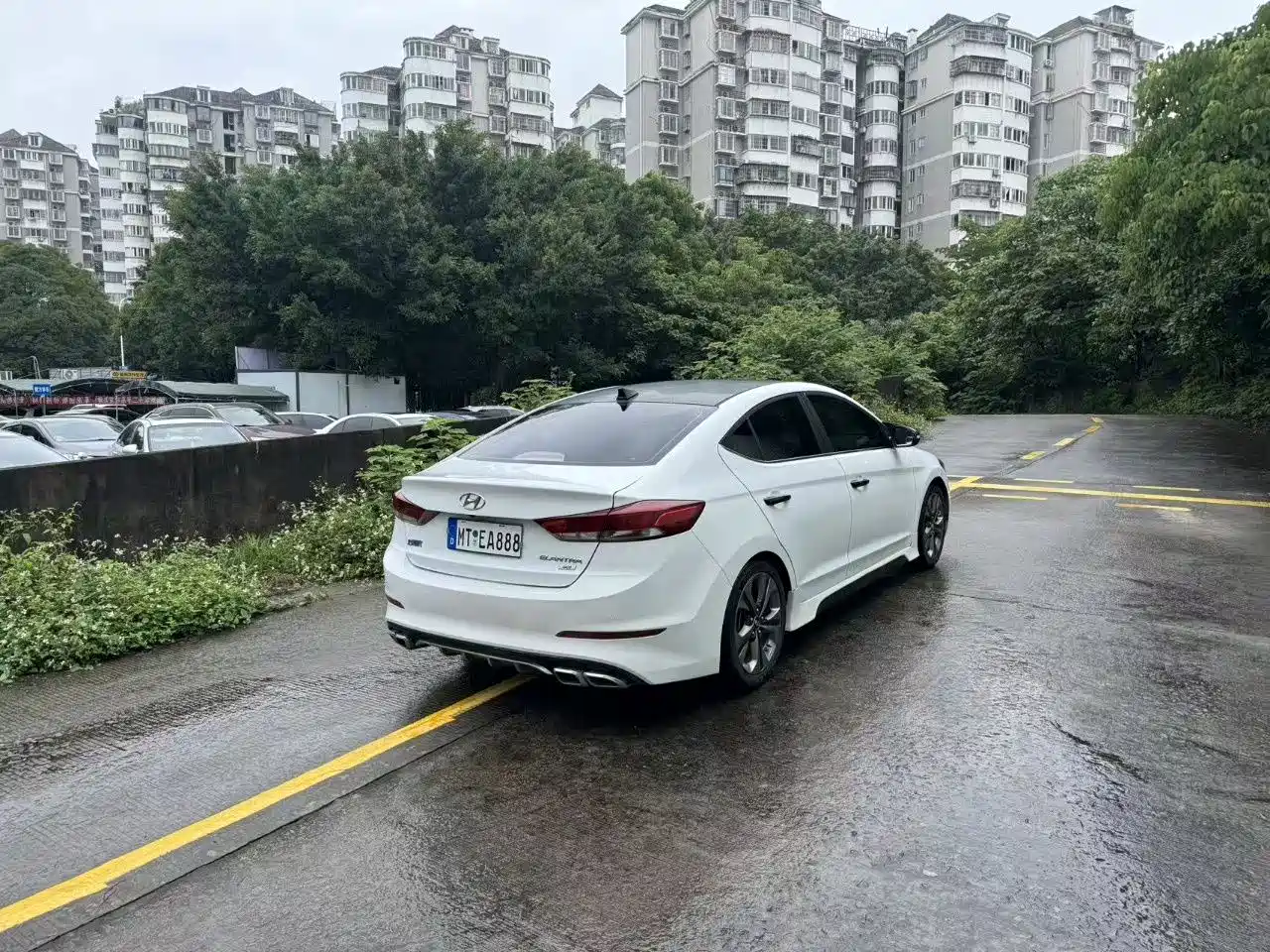 Hyundai Elantra 2016 1.6L Auto Smart·Luxury Edition фото 5