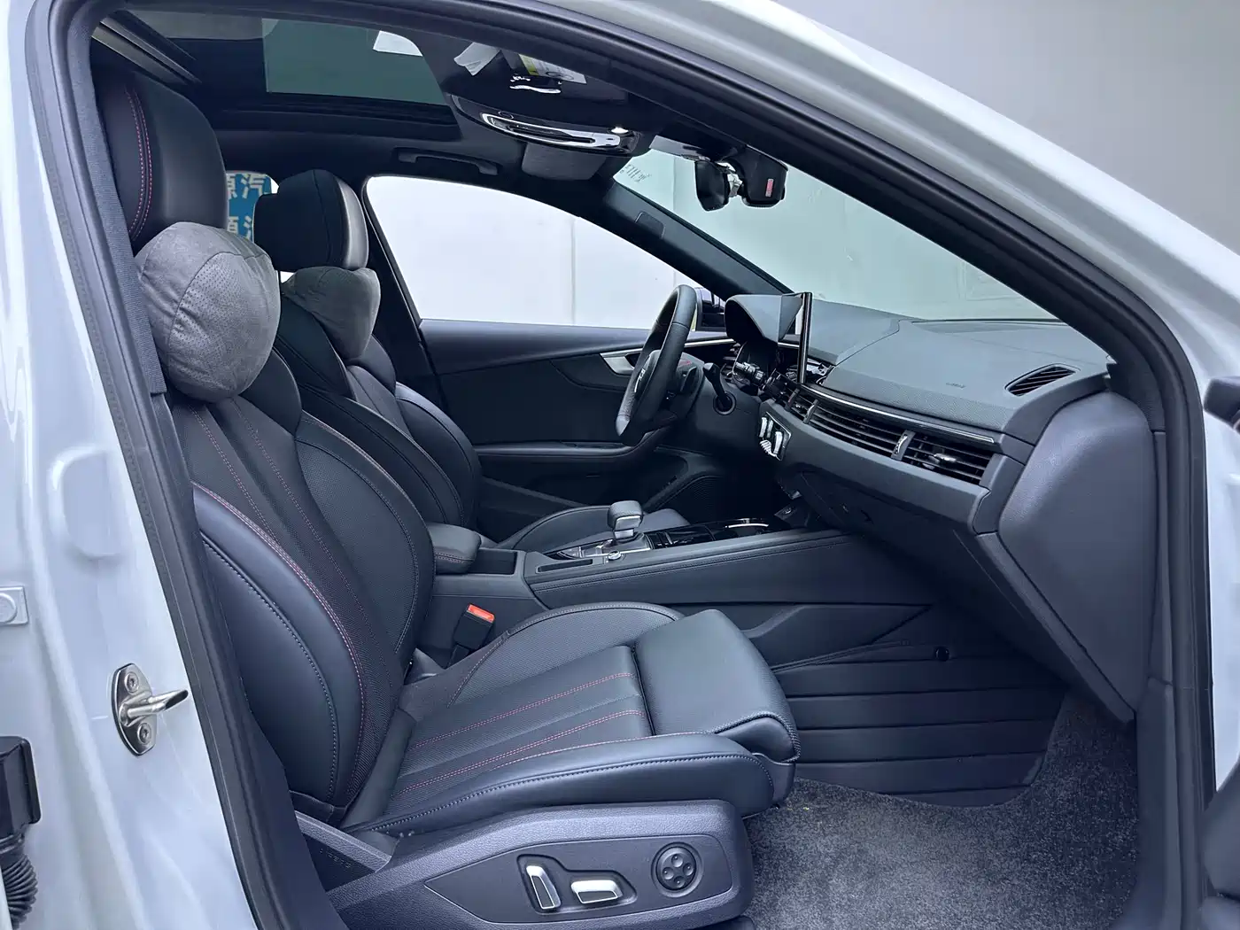 Audi A4L 2025 2025 2 Million Celebration Edition 40 TFSI Luxury Dynamic B&O Starlight Night Edition