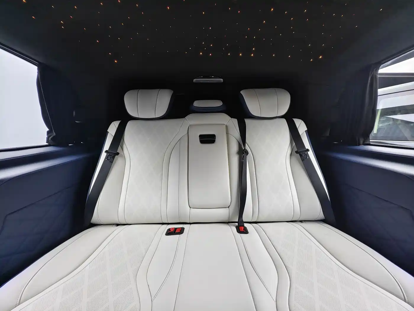 Mercedes-Benz Vito 2023 2.0T Business 7-Seater фото 14