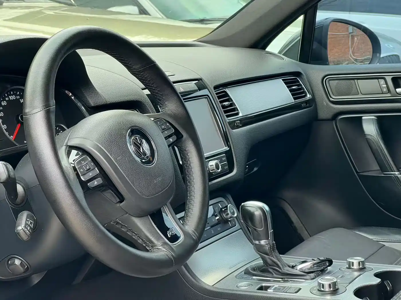 Volkswagen Touareg 2012 R-Line High Spec фото 6