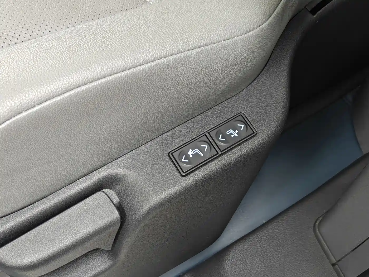 Toyota Granvia 2023 2.5L Hybrid Prestige PLUS Edition фото 15